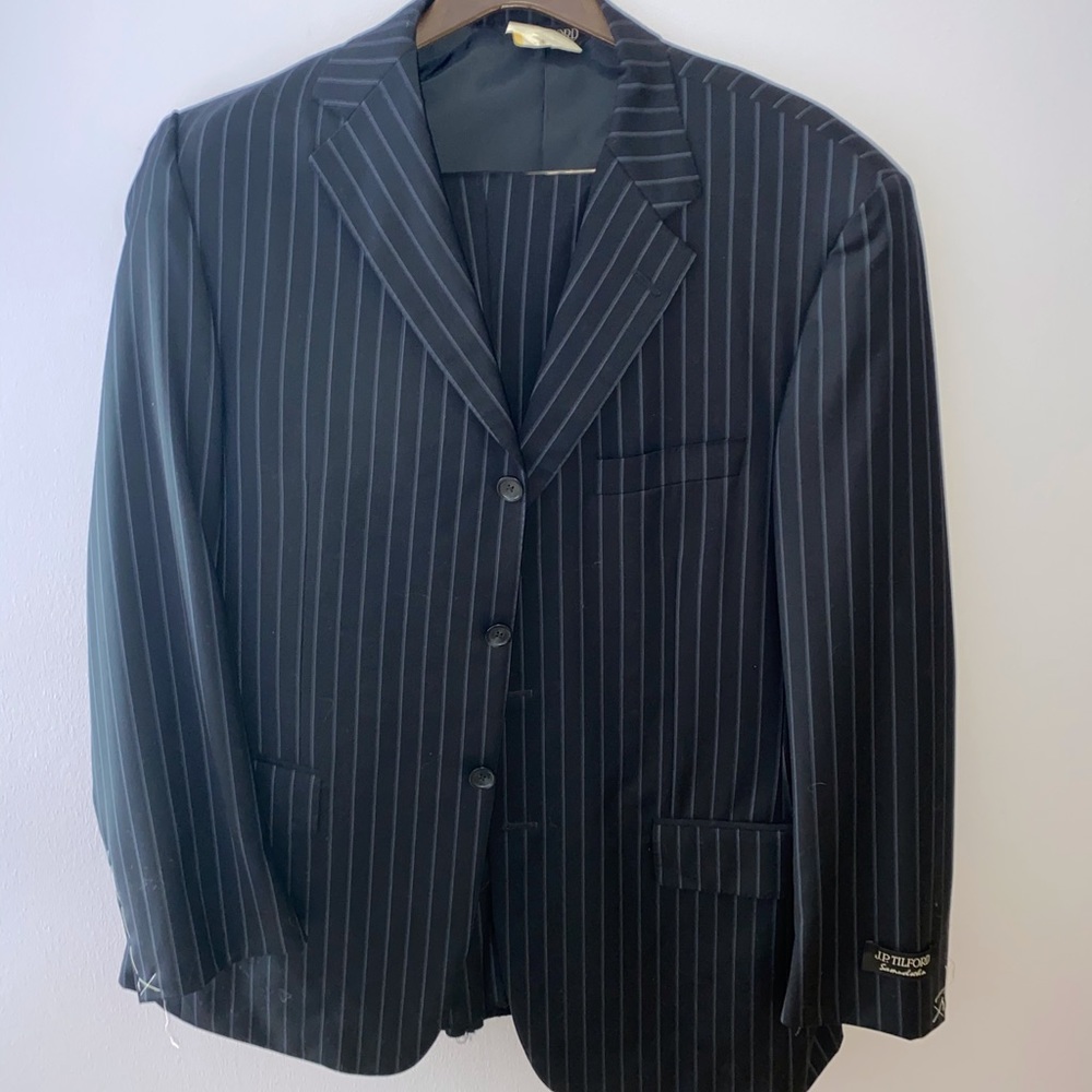 Brand new Harry Rosen suit - Picture 1 of 4